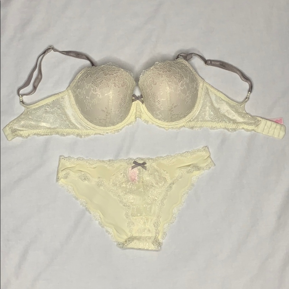 Victoria’s Secret Dream Angels Demi Bra & Cheekini